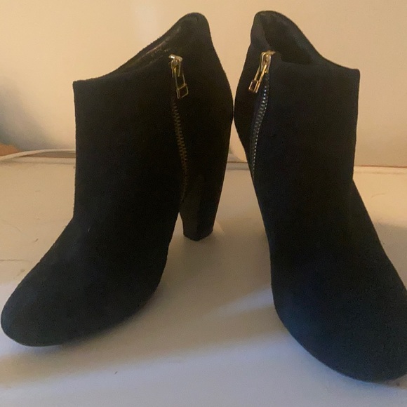 Steve Madden Black Suede heeled Booties - Picture 1 of 6